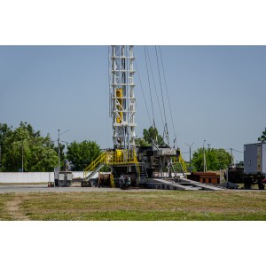 Mobile drilling rig (MBU-225)